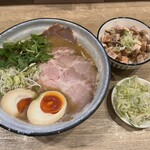 麺100％ - 料理写真: