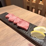 Yakiniku Nikugatou Chibaekimaeten - 厚切りタン塩