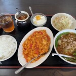 味蔵 - トマトと玉子炒めランチ850円。選べるラーメンは台湾ラーメン。