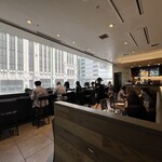 Starbucks Coffee Shinjuku Marui Honkan Nikai Ten - カウンター席コンセントあり