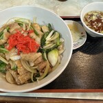 金龍館 - 金龍館名物、肉丼！ボリューム半端なし！