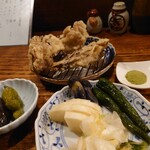 Kappa - お通し、舞茸天麩羅、漬物盛合せ