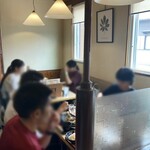 Kitchen Miyoshi - 店内、テーブル席