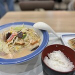 Ringer Hut Ito Yokado Musashikoganei Ten - 長崎ちゃんぽん780＋円餃子3個180円＋ごはん180円