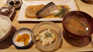 Sachifukuya Cafe Ionmoru Higashikurume Ten - 煮鯖と大根煮定食