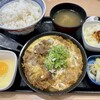 Yoshinoya Gyotoku Shinhamaten - 「ねぎラー油月見牛とじ御膳」908円也。税込。