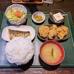 Niigata Niku to Seafood 50 Shu no Jizake Tsurumaru - 組み合わせ定食（2種）880円