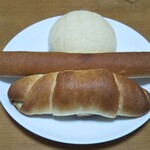 小麦の杜 リヨン - 料理写真:メロンパン、北海道ミルキー、塩コッペパン