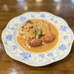 El Torero - 鶏モモ肉とウインナーと豆の煮込み