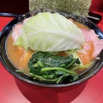 Yokohama Iekei Ramen Komaoka Ya - チャーシュー中＋キャベツ