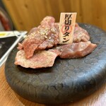 焼肉ホルモン大衆酒場 真 肉焼屋 - 