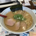 ラーメン とも - しょうゆらーめん８００円