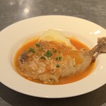 骨付き鶏モモ肉のビール煮込み