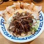 だるま舎 - 炙りチャーシュー麺 木耳増し（1000円）2024年9月