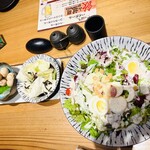 TORIKYO Shinjukukusohonten - シーザーサラダと､前菜のパリパリキャベツ、うずらの醤油漬け、と、なんだったっけ…( ˙꒳˙ )？