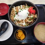 お食事処むかえ - 地鶏そぼろ丼