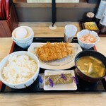 かつ庵 - ロースかつ朝食　５８０円