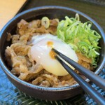 Hanamaru Udon Marugame Jo Nishi Ten - ミニ牛肉ごはんに温玉トッピングしました♪