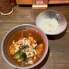 Curry&Cafe SAMA Kanda Ten - なんこつつくねと焦がしチーズカリー（トマトスープ、辛さ19、ライス50g）