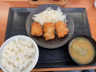 Karayama Motosumiyoshimise - からあげ定食