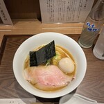 Yokohama Raamen Medaka Do - 醤油らぁ麺¥1,100＋名古屋コーチンの半熟味付け玉子¥300