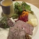 soif - 前菜盛り合わせ。スープも入れてもらいました。