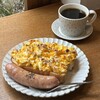 TRICHROMATIC COFFEE - 料理写真:自家製タマゴトーストのセット＋ビッグソーセージ