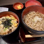 Soba Jin Benkei Jinbocho Ten - 和牛もつ玉子とじ丼＋蕎麦