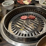 Yakiniku Korean KollaBo Ikebukuro Ten - 焼肉定食(ハラミ，タン等のお肉が6枚以上入ってる)