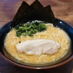 横濱家系ラーメン織田家 - 醤油ラーメン  840円