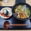 三よしや - 料理写真:とろとろ焼き茄子と焼揚げの冷かけうどん＋海老天むす