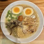 センタープラザ拉麺 - 白特製豚骨ラーメン(990円、真上から)