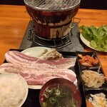 炭火居酒屋 煙 - サムギョプサル200グラムランチ