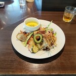 BISTRO au bascou - メインはハンバーグ、揚げ野菜やサラダなど