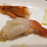 Uoriki Seafood Sushi Ito-Bu Ten - 大サイズ！有頭赤えび。