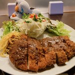 Katsu Dokoro Rankamu - ロースとんかつ定食大　1,000円(税込)  ※サラダもしっかりと