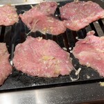 焼肉ホルモンせいじ - 特上薄切り牛タン