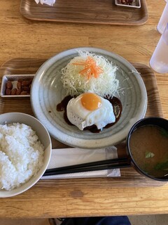 Ooki na Keyaki no Ki no Shita de Cafe - 自分は、ハンバーグ定食　