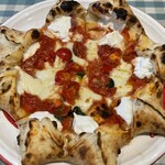 Pizzeria da peppe NAPOLI STA'CA" Kamiyachoten - 星形のピッツァ！