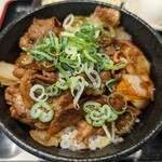 カルビ丼・スン豆腐専門店 三肉屋 - 牛カルビ丼