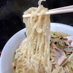 Kitakata Ramen Bannai Suzuka Ten - 青唐ねぎ塩ラーメンの麺リフト