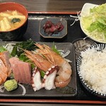 Taishu Izakaya Daichan Chofu Ten - 土日限定ランチの刺身定食