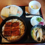 Chikasada - うな重、うまき、茶碗蒸し、漬物、肝吸い