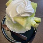 THE KASUGA - 生シロップメロンごろごろかき氷税込900円トッピング生クリーム100円