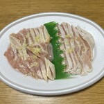 Takano Saketen - 左が親鶏　右が若鶏。鮮度抜群の鶏刺しです。