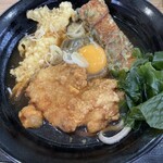 Yukichi Soba - そばっちゃん　海老天、唐揚げ、ちくわ天、生卵、ワカメ入り