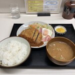 たちばな - ザ・定食。汁は豚汁！