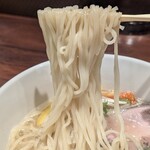 らぁ麺 はつ穂 - 麺　リフト