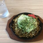 Tetu - 頼むと、え。ってなるオンリー麺やきそば。目玉焼きのせ