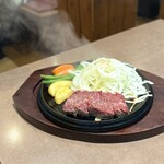 Yakiniku Steak Miito Gaaden Minonohara Ten - ■ビフテキランチ(100g) ￥1.397 立ち上る湯気！